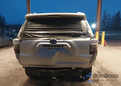 2018 Toyota 4Runner Sr5 z USA, uszkodzony, nr VIN JTEBU5JR7J5579351